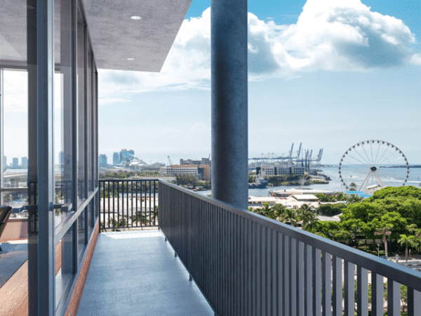 10-Gale-Hotel-and-Residences-Balcony