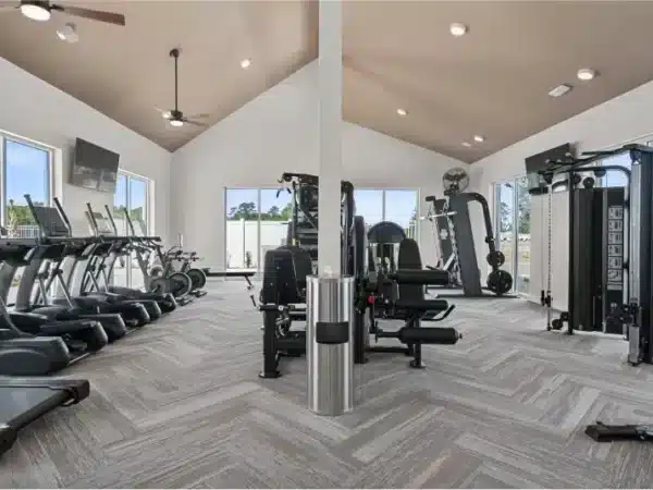 olh_bridgewalk_pic_amenity_fitnesscenter_2of4_04_05_24